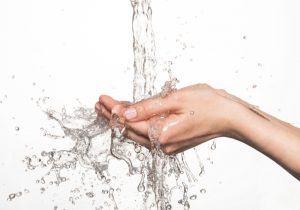 water-splashing-into-a-hand